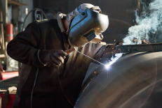 Soldador con electrodo revestido (SMAW)